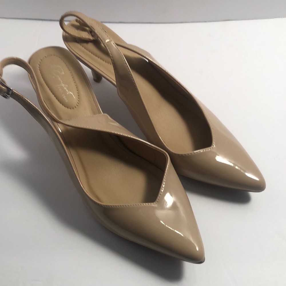 Woman’s comfort spring nude closed toe comfort heels